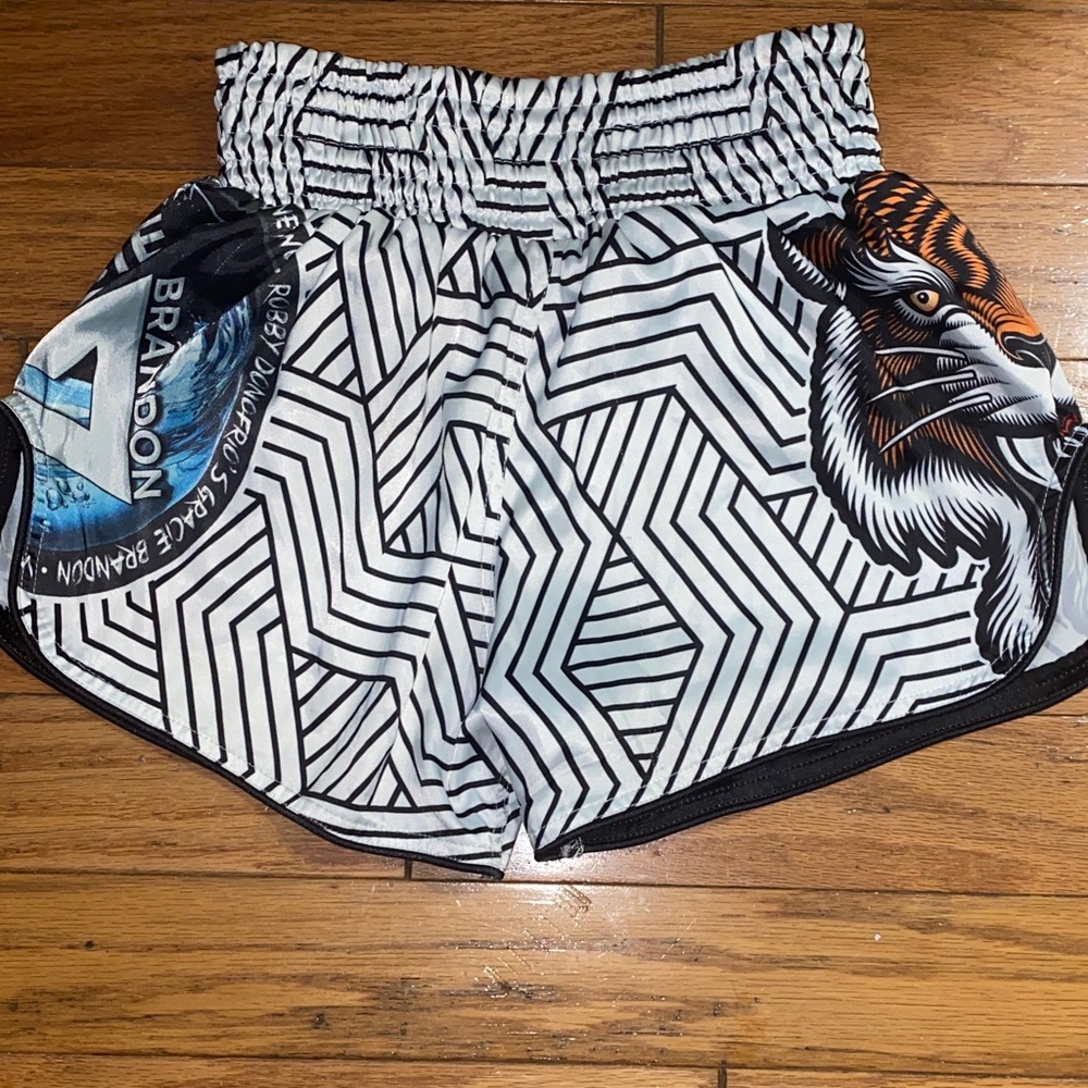 Stylish Black and White Women's Shorts. Girls size large, fit like woman’s size